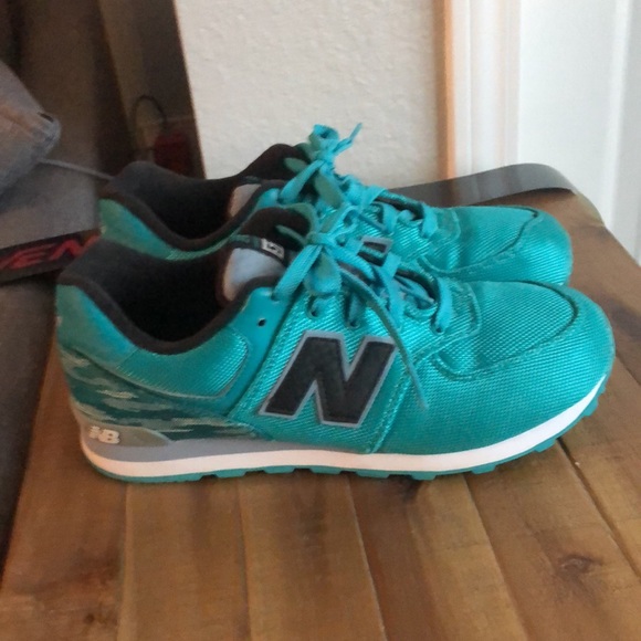New balance shoes - Picture 2 of 5